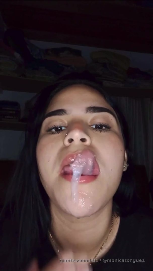 I like to drool and be sloppy, I'm here to fulfill your fantasies, don't hesitate to message me if you have any ideas for a video 😝🤤