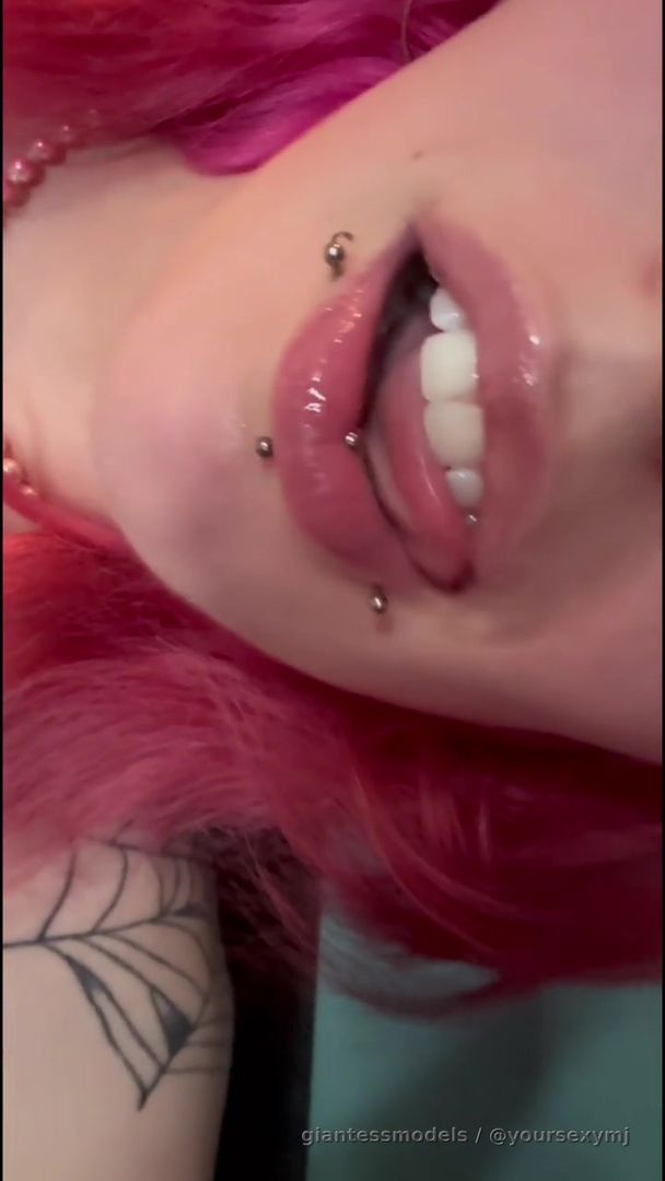 Watch how I describe whats its like going inside my mouth to my fav little tiny? Do you wanna be my fav little tiny?