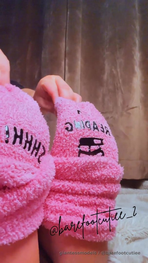 Sock reveal!? 